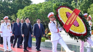 Đoàn đại biểu Ban Chấp hành Trung ương Đảng, Quốc hội, Nhà nước, Chính phủ, Ủy ban Trung ương MTTQ Việt Nam tưởng niệm các Anh hùng liệt sĩ