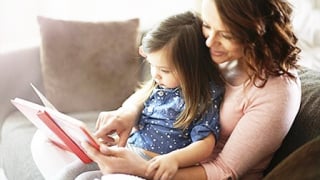 Cùng đọc sách giúp con tăng cường trí nhớ và kỹ năng giải quyết vấn đề