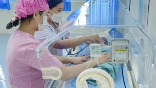 Quảng Nam cứu sống bé gái sinh non nặng 1kg