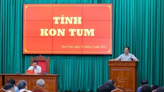 Thủ tướng Phạm Minh Chính làm việc với Ban Thường vụ Tỉnh ủy Kon Tum