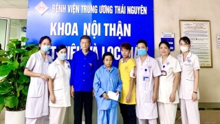 Bệnh viện Trung ương Thái Nguyên điều trị thành công cho người bệnh suy đa tạng, sốc nhiễm khuẩn, ứ mủ 2 thận do sỏi đường tiết niệu