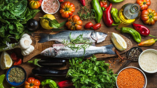 Cách ăn uống giúp giữ dáng ở tuổi 50