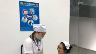 Lâm Đồng tiêm vaccine phòng bệnh cúm mùa cho nhân viên y tế