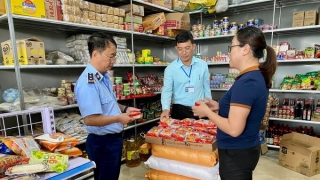 Sơn La kiểm tra, xử lý 2 cơ sở vi phạm về an toàn thực phẩm kinh doanh bánh Trung thu mốc dù còn hạn sử dụng