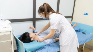 Phú Thọ: Bệnh viện Đa khoa Hùng Vương điều trị ung thư tuyến giáp cho 2 bệnh nhân trẻ tuổi