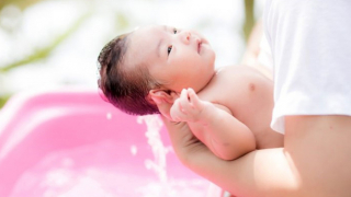 Cách tắm cho bé an toàn