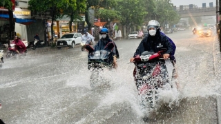 Dự báo thời tiết ngày 12/10: Bắc Bộ ngày nắng, đêm se lạnh, Trung Bộ có mưa vừa, mưa to