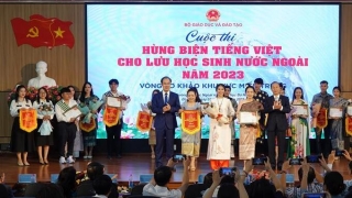 15 trường đại học miền Trung thi hùng biện tiếng Việt cho lưu học sinh nước ngoài