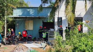 TP. Hồ Chí Minh: Một ngôi nhà đang sửa chữa bất ngờ đổ sập khiến 1 người bị vùi lấp