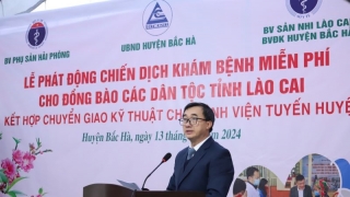 Bộ Y tế phối hợp với UBND tỉnh Lào Cai phát động chương trình khám chữa bệnh miễn phí và kết hợp chuyển giao kĩ thuật