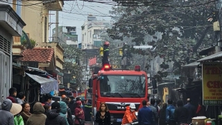 Hà Nội: Một đám cháy bất ngờ bùng phát tại nhà dân gần chợ Nhổn