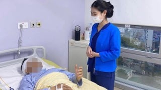 Cấp cứu bệnh nhân bị chấn thương cột sống nghiêm trọng sau tai nạn ngã cao khi dọn nhà