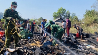 Điện Biên xảy ra vụ cháy nhà dân khiến 1 người bị thương và nhiều tài sản bị thiêu rụi