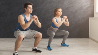 Kết hợp chống đẩy với squat mang lại lợi ích gì cho cơ thể?