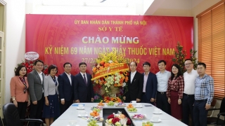 Lãnh đạo thành phố thăm, chúc mừng Sở Y tế Hà Nội nhân ngày Thầy thuốc Việt Nam 27/2