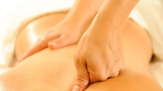 Cách massage thư giãn bằng tinh dầu