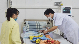 Quảng Ninh: Điều trị cho bệnh nhi 1 tháng tuổi bị viêm phế quản, biến chứng suy hô hấp do mắc virus hợp bào hô hấp