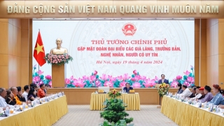 Thủ tướng Phạm Minh Chính gặp mặt đoàn đại biểu các già làng, trưởng bản, nghệ nhân, người có uy tín nhân Ngày Văn hóa các dân tộc Việt Nam