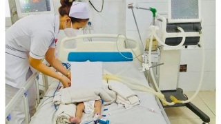 Bình Dương: Bé 2 tháng tuổi sốc phản vệ sau tiêm vaccine, đề nghị đình chỉ trung tâm tiêm chủng