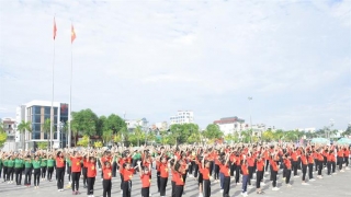 Khai mạc hè, ngày Olympic trẻ em và phát động toàn dân tập luyện môn bơi