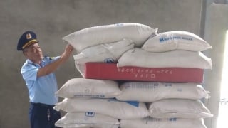 Quảng Nam xử phạt 30 triệu đồng 1 hộ kinh doanh, tịch thu 2 tấn đường cát trắng nhập lậu