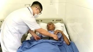 Quảng Ninh: Bệnh nhân 76 tuổi bị ngã từ trên mái bếp với độ cao hơn 3m xuống nền cứng khiến gãy 7 xương sườn