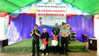 Đại diện Bộ Y tế dự chương trình khám bệnh, chữa bệnh nhân đạo tại Hưng Yên