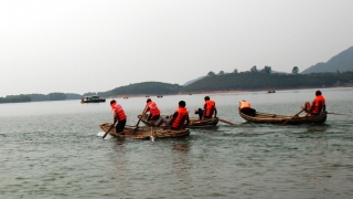 Yên Bái: Một người bị đuối nước trong khi chơi mô tô nước kéo phao trên hồ Thác Bà