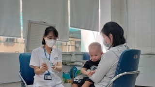 Tiêm vaccine bạch hầu có vai trò rất quan trọng để tránh nhiễm bệnh và làm giảm tỷ lệ mắc bệnh