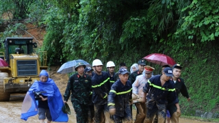 Hà Giang: Sạt lở đất vùi lấp ô tô khách khiến 7 người tử vong, nhiều người mất tích