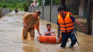 Kiên Giang: Mưa lớn kéo dài, nhiều nơi ở Phú Quốc chìm trong biển nước