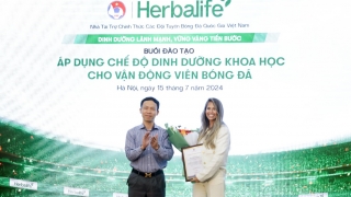 Chuyên gia dinh dưỡng của Herbalife mang kiến thức chuyên sâu tới bóng đá Việt