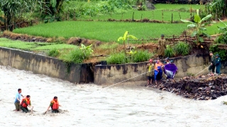 Điện Biên: Một người bị nước suối cuốn trôi ở thị trấn Mường Chà