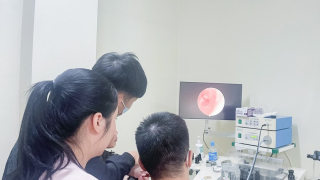 Phú Thọ: Tự ngoáy tai ở nhà, bé 2 tuổi bị chấn thương tai