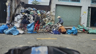 TP. Hồ Chí Minh: Xảy ra cháy lớn tại kho vải khiến nhiều tài sản bị thiêu rụi