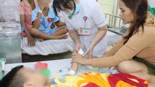 Cảnh báo nhiều trường hợp trẻ bị tai nạn sinh hoạt khiến các ngón tay bị đứt lìa