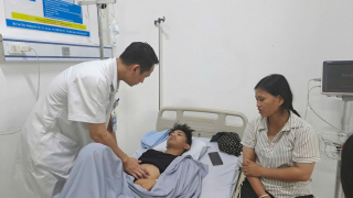 Lào Cai: 40 học sinh ngộ độc sau bữa ăn tại căng tin của trường