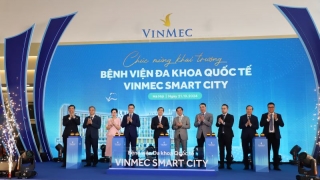 Đại diện Bộ Y tế tham dự buổi lễ khai trương Bệnh viện Đa khoa Quốc tế Vinmec Smart City