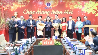 Bộ trưởng Bộ Y tế trao quyết định bổ nhiệm lại một số chức vụ lãnh đạo đơn vị thuộc Bộ Y tế