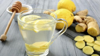 Cách làm nước gừng giúp giảm mụn tại nhà dịp Tết