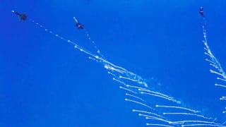 Mãn nhãn với màn trình diễn ấn tượng của tiêm kích Su-30MK2 chào mừng Đại lễ 30/4
