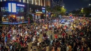 TP Hồ Chí Minh: Bầu trời rực rỡ pháo hoa mừng 50 năm đất nước thống nhất