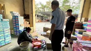 Hải Dương: Tiêu hủy hơn 420 sản phẩm dinh dưỡng sữa bột béo và sữa nước nhập lậu