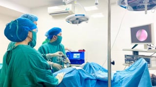 Phú Thọ: Trung tâm Y tế huyện Phù Ninh áp dụng phương pháp LASER tán sỏi ngược dòng