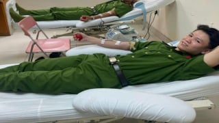 Thừa Thiên Huế: 3 chiến sĩ cảnh sát cơ động hiến máu giúp bệnh nhân ung thư qua cơn nguy kịch