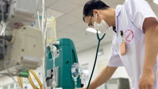 Hà Nội: Người đàn ông nguy kịch vì viêm mô bào sau khi bị gai đâm vào cẳng chân ở đầm tôm