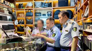 TP. Hồ Chí Minh: Thu giữ số lượng lớn hàng giả tại Saigon Square