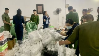 Hà Nội: Khởi tố đối tượng sản xuất 200.000 đôi bít tất giả nhãn hiệu Nike, Adidas, Uniqlo