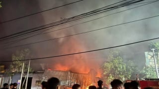 Hải Dương: Xảy ra vụ cháy lớn gây thiệt hại cho 5 doanh nghiệp và 1 nhà dân
