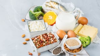Thời điểm nào mẹ bầu nên bổ sung sắt, canxi và DHA?